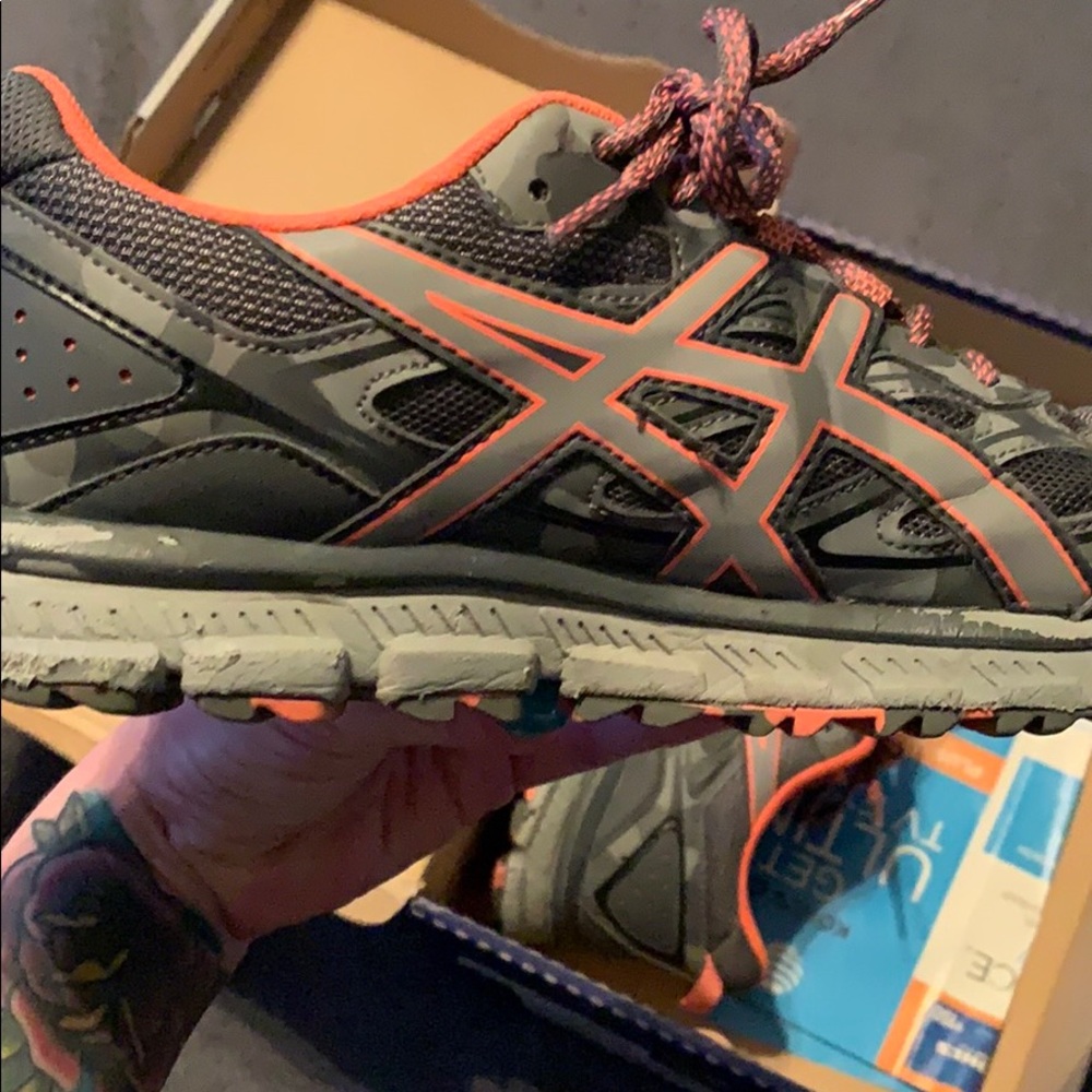 Women’s ASICS - Picture 6 of 13